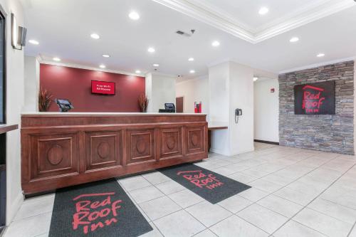 a law office with a reception desk in a lobby at Red Roof Inn Richmond, KY in Richmond