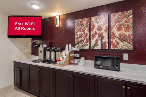 a coffee shop with a sign that reads free wifi all rooms at Red Roof Inn Chattanooga - Hamilton Place in Chattanooga
