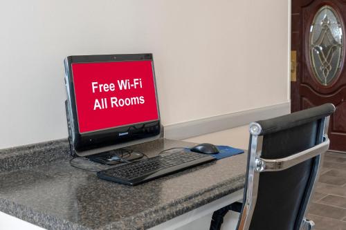 TV a/nebo společenská místnost v ubytování Red Roof Inn Marion, VA