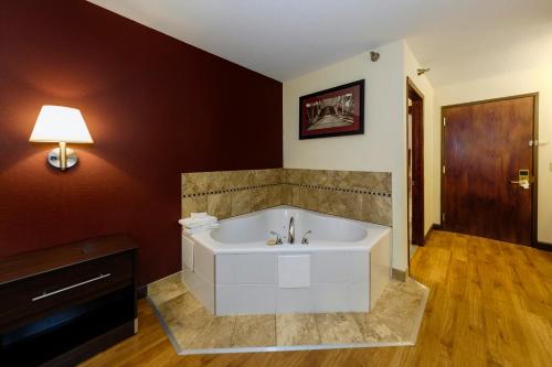 a large bathroom with a tub in a room at Red Roof Inn Osage Beach - Lake of the Ozarks in Osage Beach