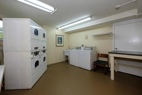 a room with a kitchen with a washer and dryer at Red Roof Inn and Suites Herkimer in Herkimer