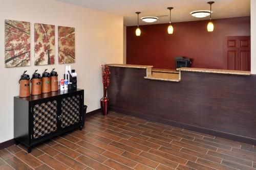 a waiting room with a counter with bottles of wine at Red Roof Inn Marietta in Marietta