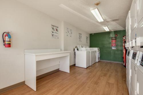 Φωτογραφία από το άλμπουμ του HomeTowne Studios by Red Roof Dallas - Mesquite σε Mesquite