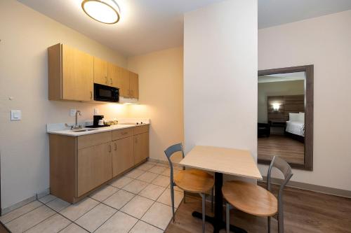 a kitchen with a table and chairs in a room at Red Roof Inn Panama City in Panama City