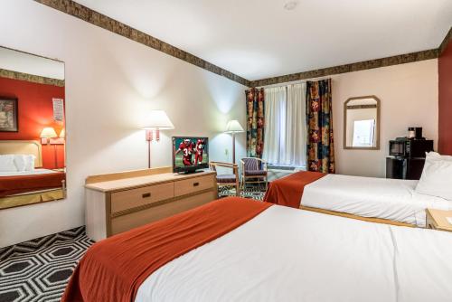 Postel nebo postele na pokoji v ubytování Days Inn by Wyndham Kentland