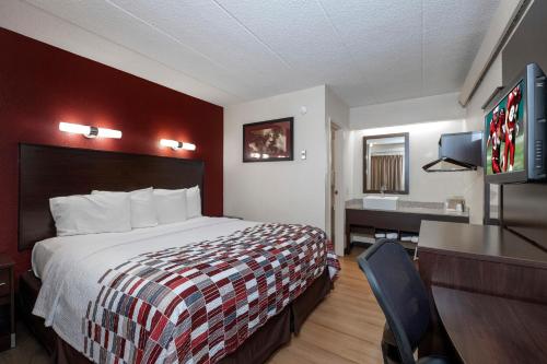a hotel room with a bed and a desk at Red Roof Inn Washington DC-Lanham in Lanham