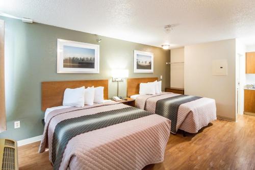 HomeTowne Studios by Red Roof Houston - West Oaks - Energy Corridorにあるベッド