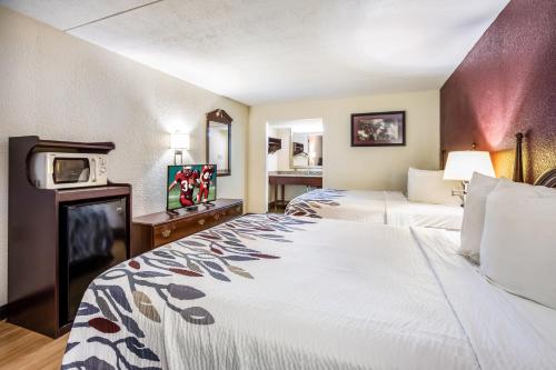 Ένα ή περισσότερα κρεβάτια σε δωμάτιο στο Red Roof Inn Caryville