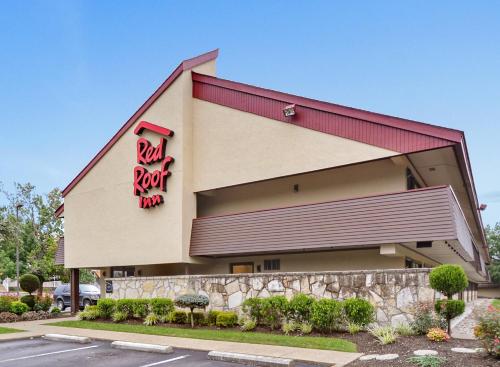 a building with a red roof inn sign on it at Red Roof Inn Huntington in Barboursville