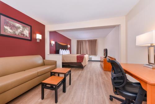Gallery image of Red Roof Inn & Suites Danville, IL in Danville