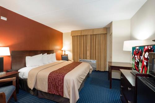 Ένα ή περισσότερα κρεβάτια σε δωμάτιο στο Red Roof Inn Annapolis