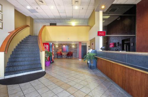 Red Roof Inn & Suites Cleveland - Elyria