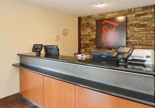 Ο χώρος του λόμπι ή της ρεσεψιόν στο Red Roof Inn Indianapolis - Greenwood