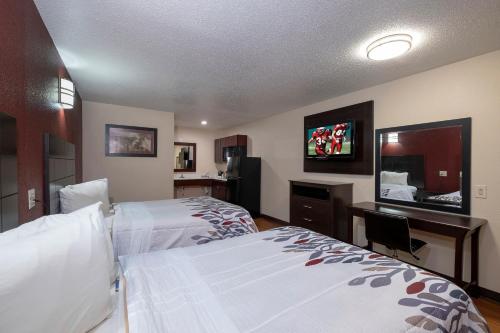 Ένα ή περισσότερα κρεβάτια σε δωμάτιο στο Red Roof Inn Morgan City