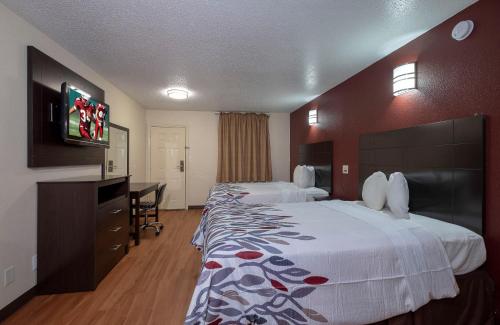 Ένα ή περισσότερα κρεβάτια σε δωμάτιο στο Red Roof Inn Morgan City