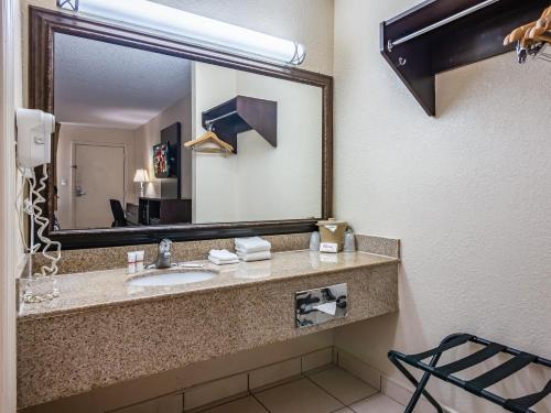 Φωτογραφία από το άλμπουμ του Red Roof Inn Orlando South - Florida Mall στο Ορλάντο