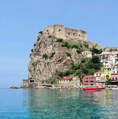 Apartment with 2 bedrooms in Scilla with wonderful sea view furnished balcony and WiFi 350 m from th