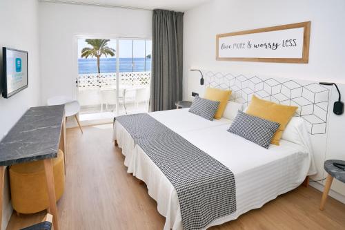 Foto da galeria de Hotel Spa Flamboyan - Caribe em Magaluf