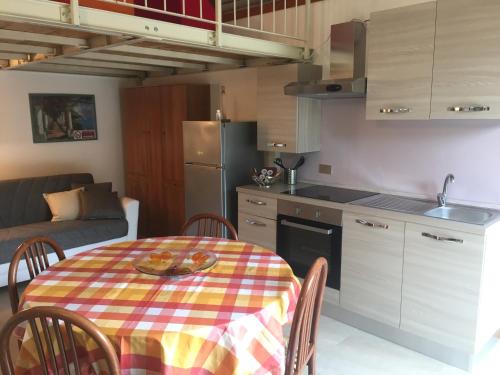 Η κουζίνα ή μικρή κουζίνα στο Agriturismo Monteroseo