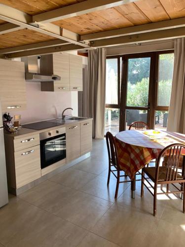 Η κουζίνα ή μικρή κουζίνα στο Agriturismo Monteroseo