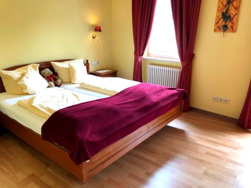 Uma cama ou camas num quarto em Hotel Garni Wiestor
