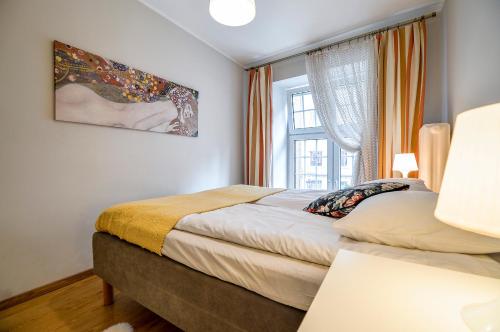 Posteľ alebo postele v izbe v ubytovaní CITYSTAY Piwna Gdansk Apartment