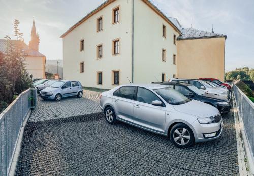a group of cars parked in front of a building at Kolštejn wellness centrum in Branná