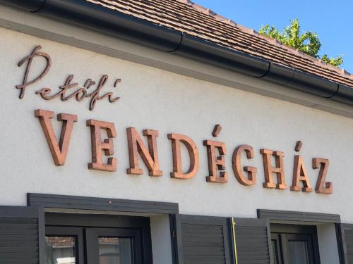 a sign for a restaurant on the side of a building at Petőfi Vendégház in Kiskőrös