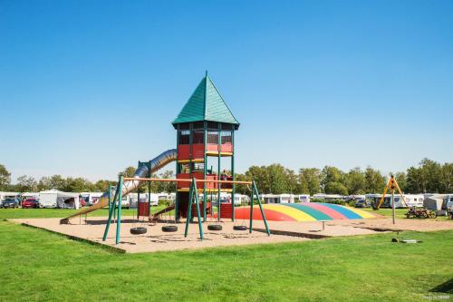 een speeltuin met een glijbaan in een park bij First Camp Hagön-Halmstad in Halmstad