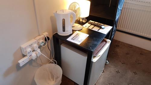 Gallery image of Hour Glass Hotel in London