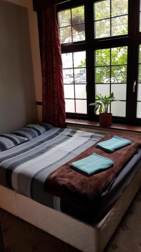 Postel nebo postele na pokoji v ubytování Hour Glass Hotel