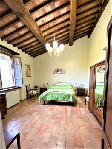 a bedroom with a green bed in a room at Agriturismo Comparone Casavecchia in Città di Castello