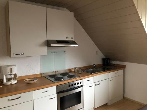 a kitchen with white cabinets and a stove top oven at Casa Lupo im Herzen von Limburg in Limburg an der Lahn