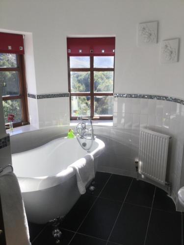 Et badeværelse på Glenspean Lodge Hotel