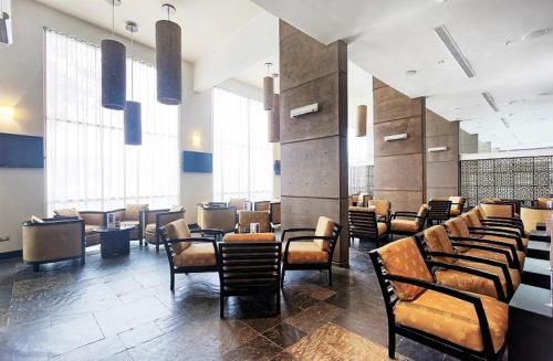 a restaurant with chairs and tables in a room at Crowne Plaza Villahermosa by IHG in Villahermosa