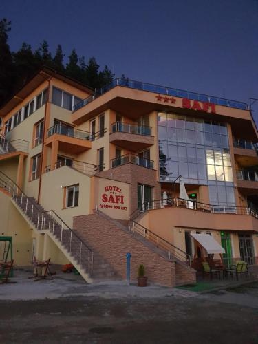 a building with a sign that reads next salt at Safi in Dospat