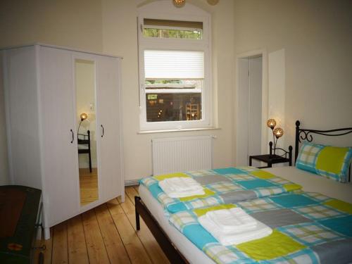 Säng eller sängar i ett rum på EXKLUSIVES 4* Appartement im Herzen von Einbeck! 3 Schlafzimmer, Garten!