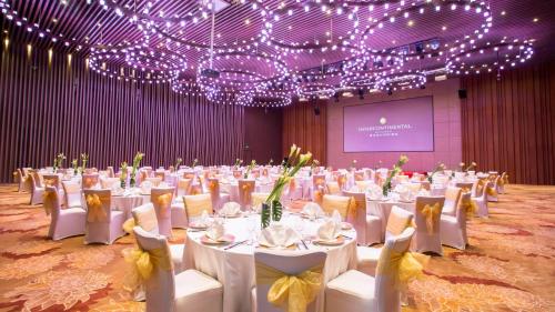 Imagen de la galería de InterContinental Qingdao by IHG l Inside the Olympic Sailing Center l May Fourth Square, en Qingdao