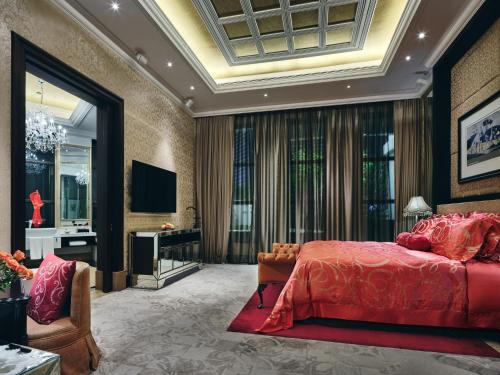 TV a/nebo společenská místnost v ubytování InterContinental Shenzhen by IHG - OCT Metro Station, All Rooms Featuring Balcony from 55 sqm, 10,000 sqm Garden with Beach and Outdoor & Indoor Swimming Pool, Joy Kids Utopia Theme Club