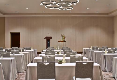 Kawasan bisnes dan/atau bilik persidangan di Kimpton Overland Hotel - Atlanta Airport by IHG