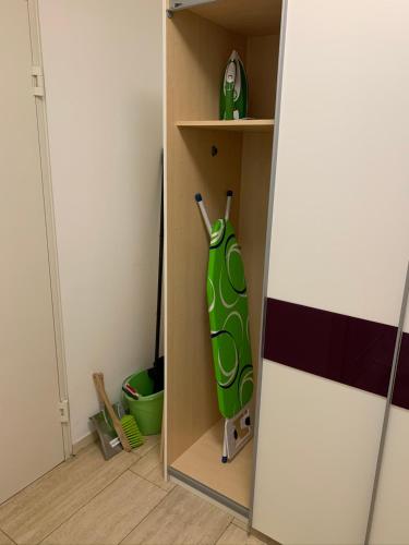 a green object in a box in a room at Park-Lodge Am Rohrbusch in Münster