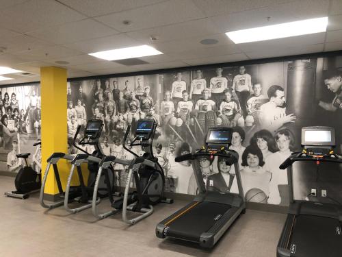 Fitness centrum a/nebo fitness zařízení v ubytování Hotel Indigo Spokane Downtown by IHG