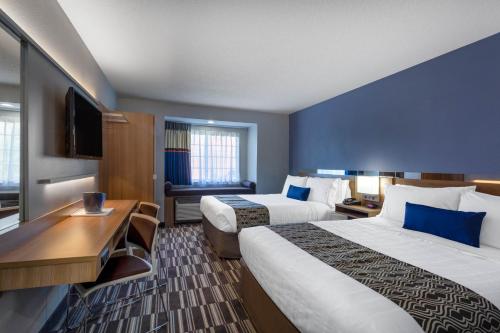 Imagen de la galería de Microtel Inn & Suites by Wyndham Burlington, en Burlington