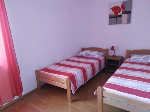 Ein Bett oder Betten in einem Zimmer der Unterkunft Apartmani Noemi Pula
