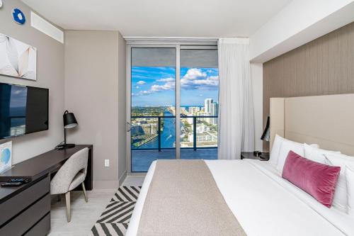 Ένα ή περισσότερα κρεβάτια σε δωμάτιο στο Hyde Beach House Hollywood Private Suites