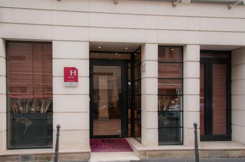 Η πρόσοψη ή η είσοδος του Hôtel des Deux Avenues