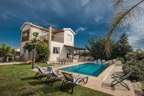 Villa Aspro Dyo - Lovely 3 Bedroom Ayia Thekla Villa with Private Pool and Sea Views