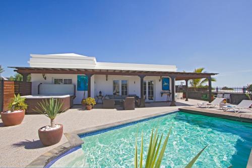 Villa Traspies - 4 Bedroom Villa Private pool plus hot tub WIFI