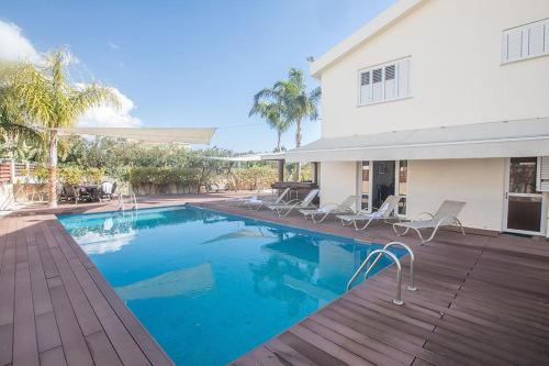 Villa Magusta - Modern 4 Bedroom Ayia Thekla Villa with Pool - Close to the Beach