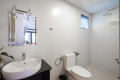 Bilik mandi di Đỗ Gia Bảo Villa